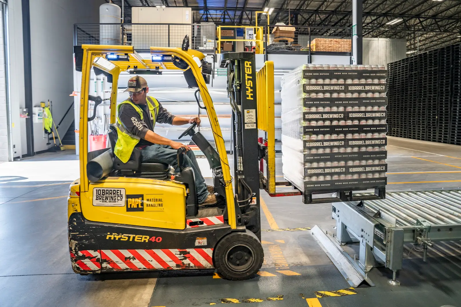 Person Using Forklift impor ekspor